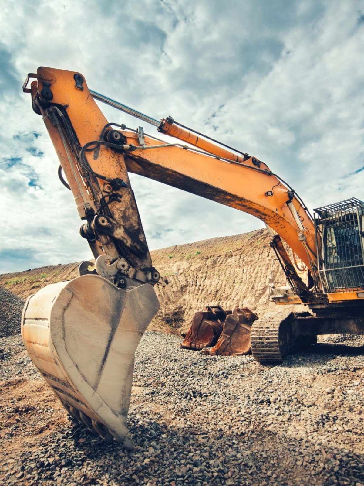 how-to-operate-excavator-scaled